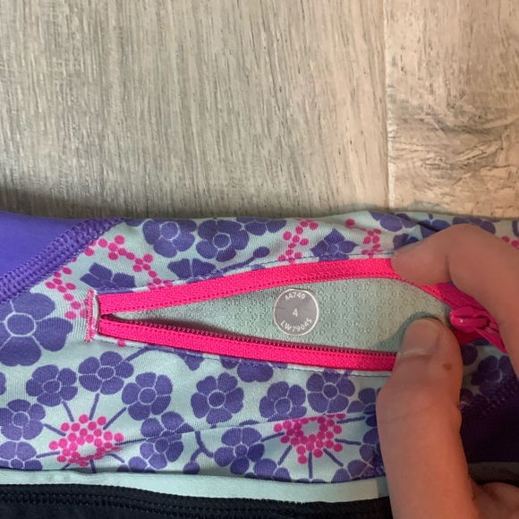 Lululemon Groovy Run Time Shorts Black & Purple - Picture 4 of 4